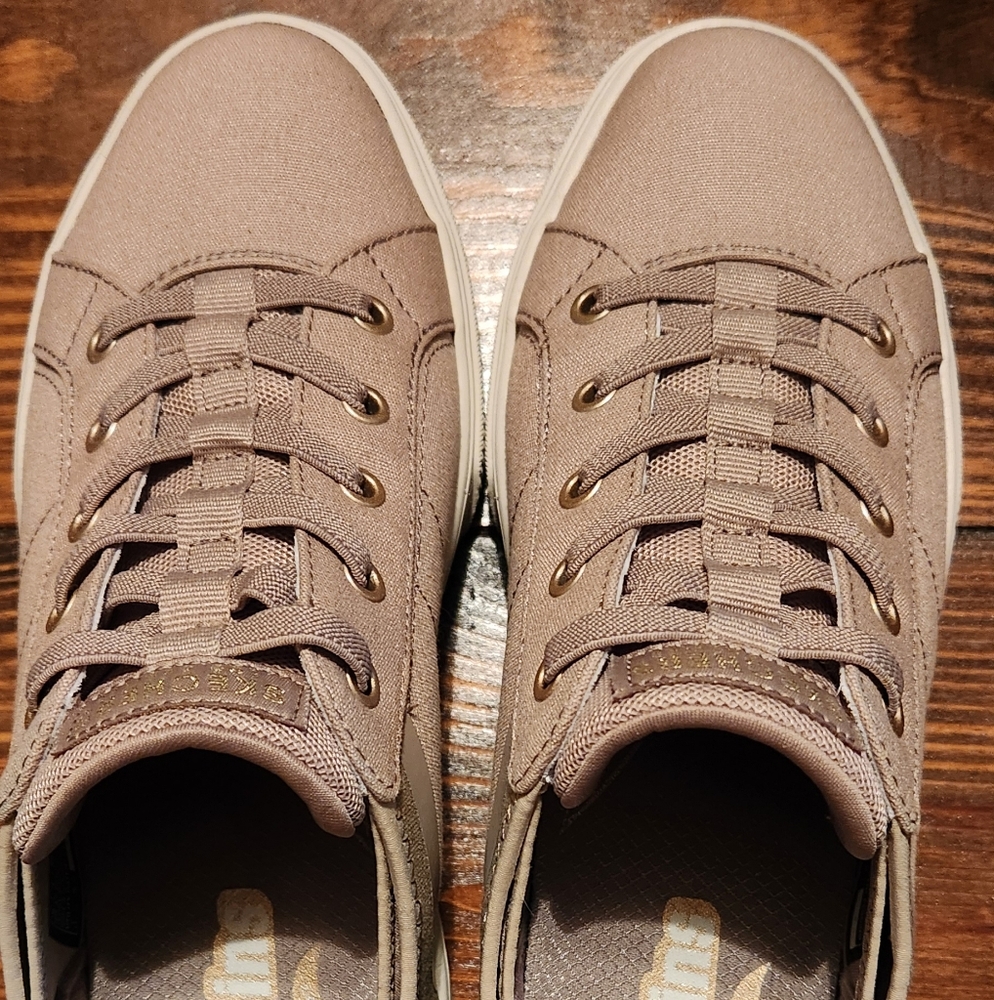 Skechers Taupe Sneakers